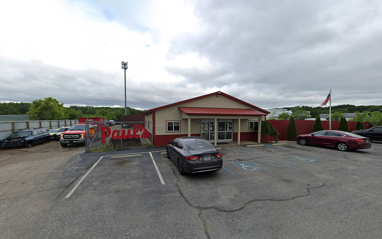 Paul's Auto Yard at 6530 Broadway, Merrillville, IN 46410