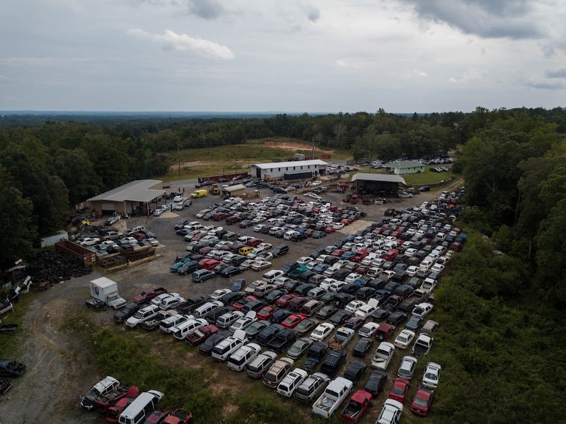 Hart&apos;s Parts & Recycling Salvage yard at 1536 Little Vine Rd