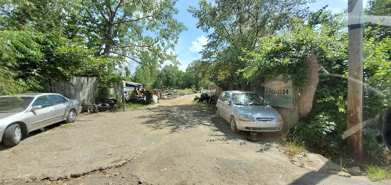 J L Thompson Salvage Junkyard at 1923 Kelley Hwy